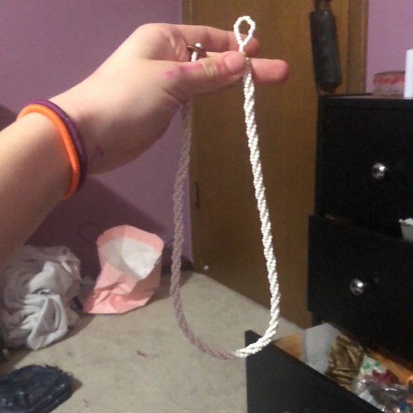 Vintage White Beaded Necklace - Picture 4 of 4